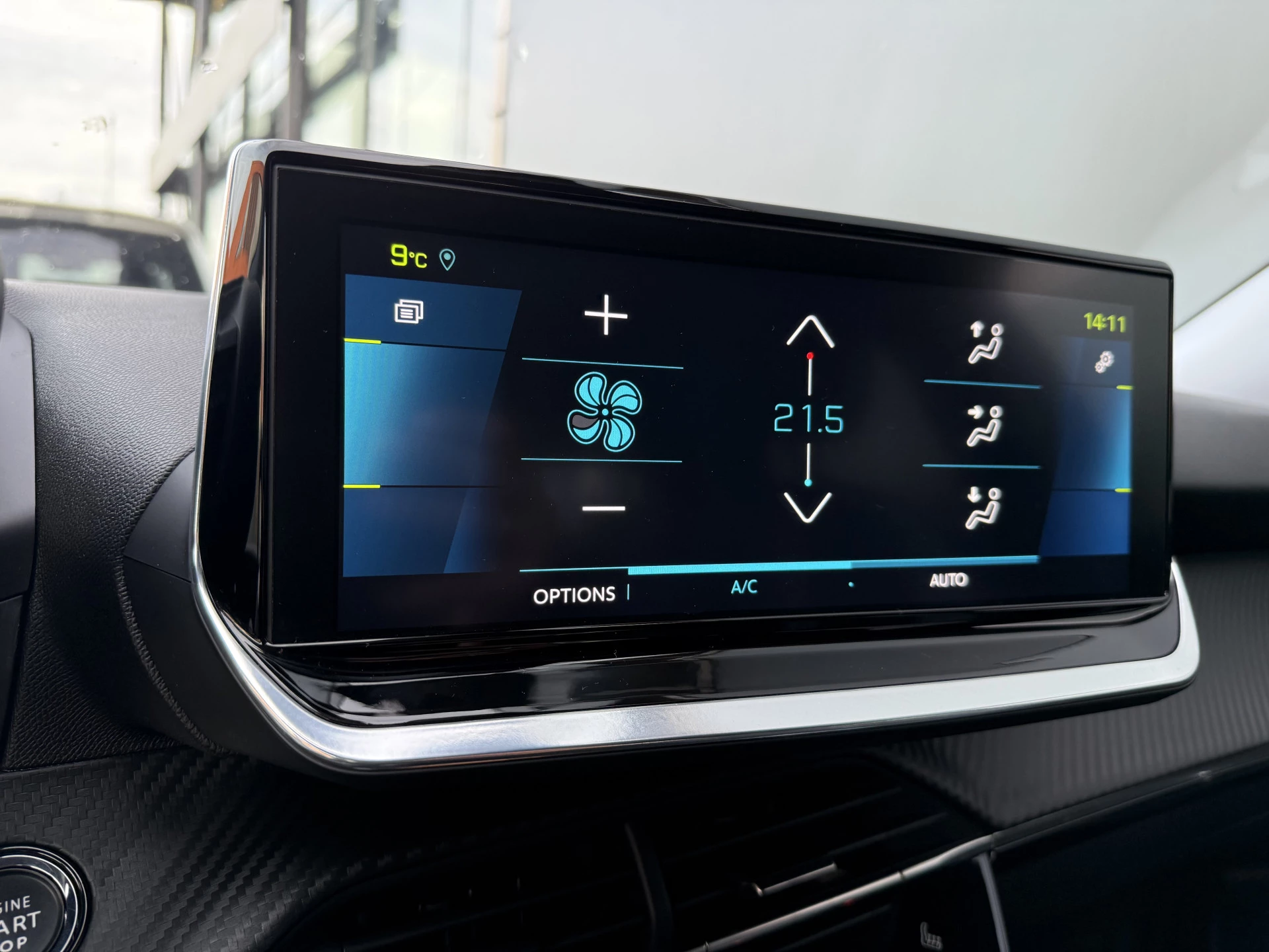 Hoofdafbeelding Peugeot e-2008