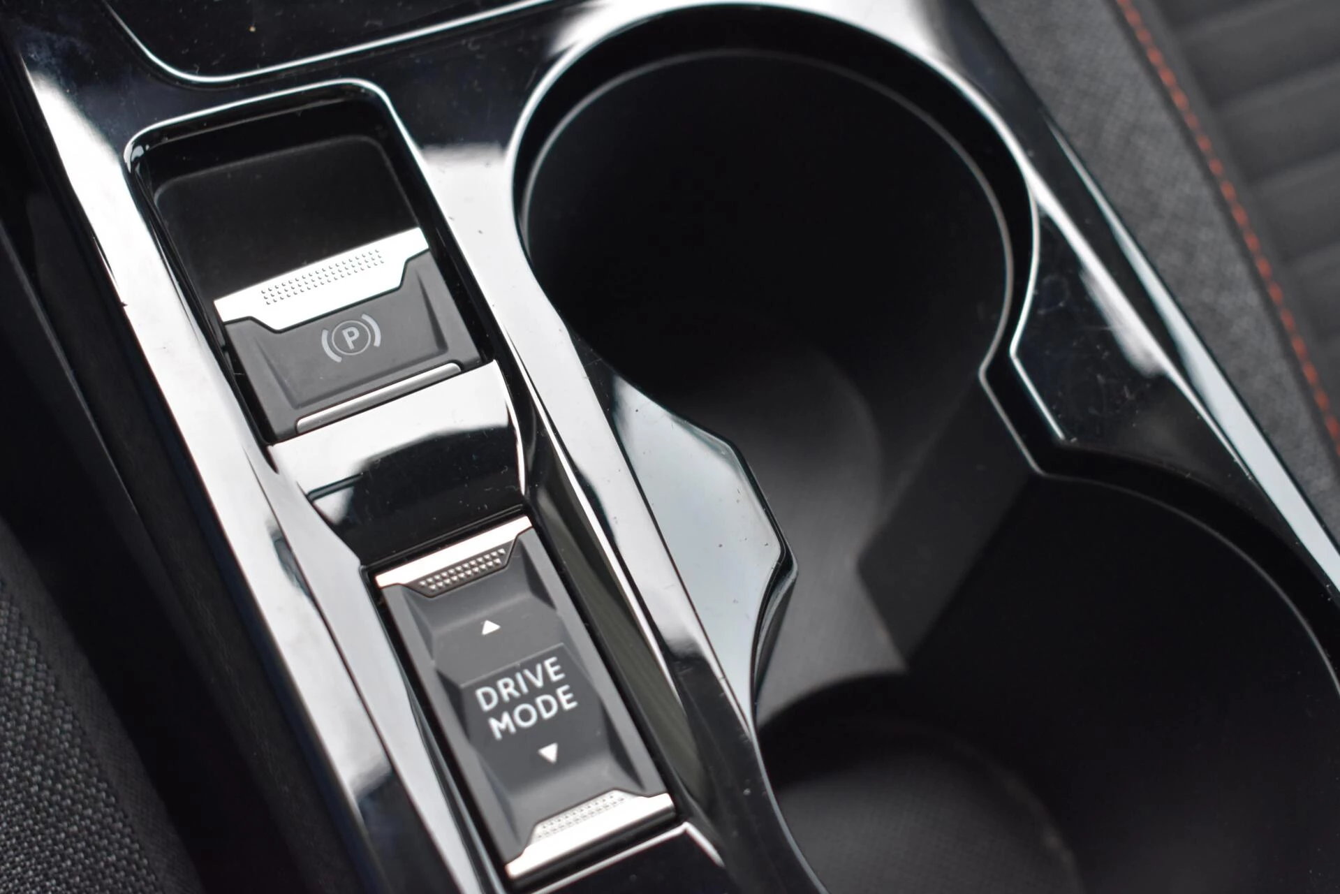 Hoofdafbeelding Peugeot e-208