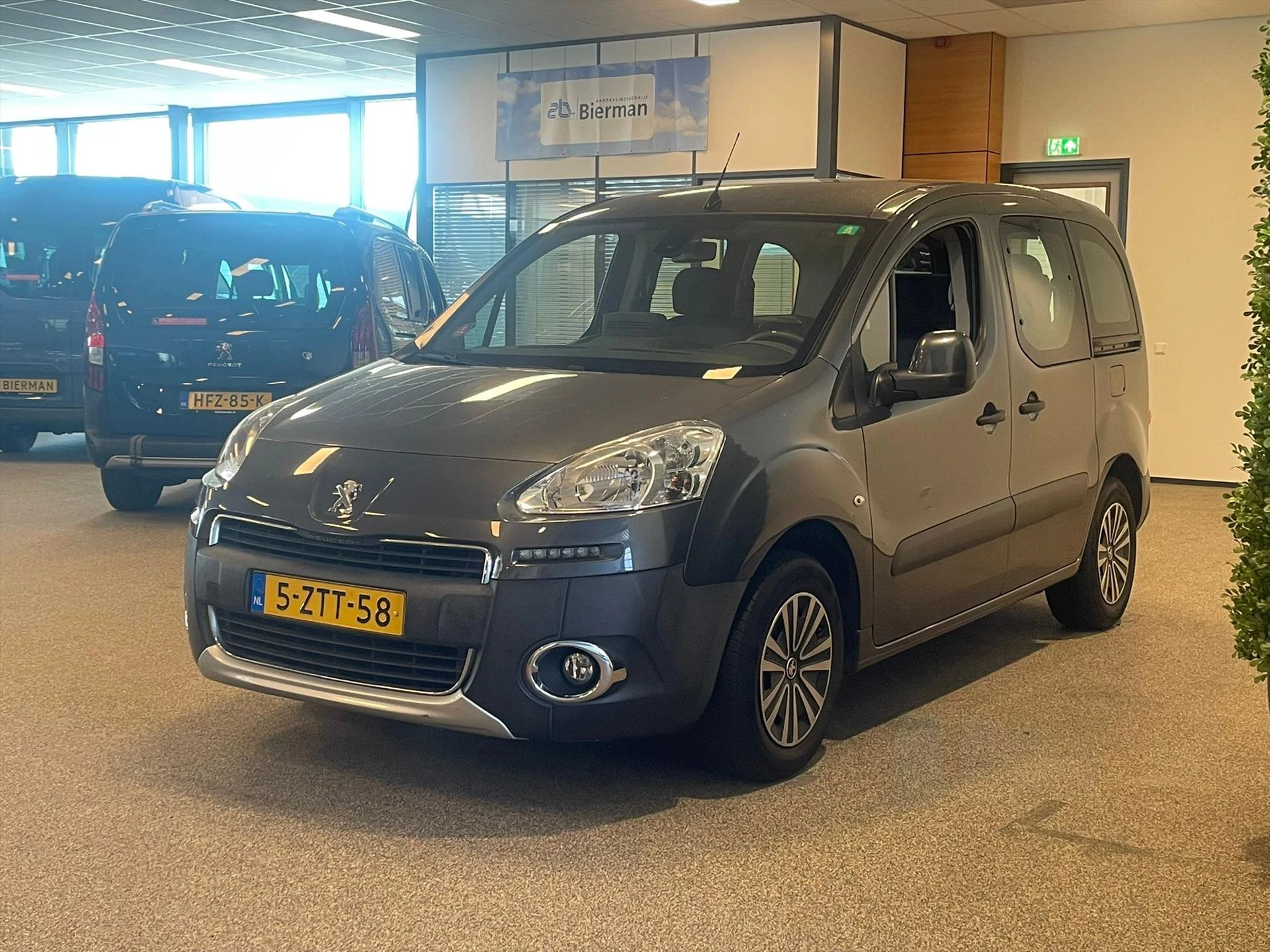 Hoofdafbeelding Peugeot Partner