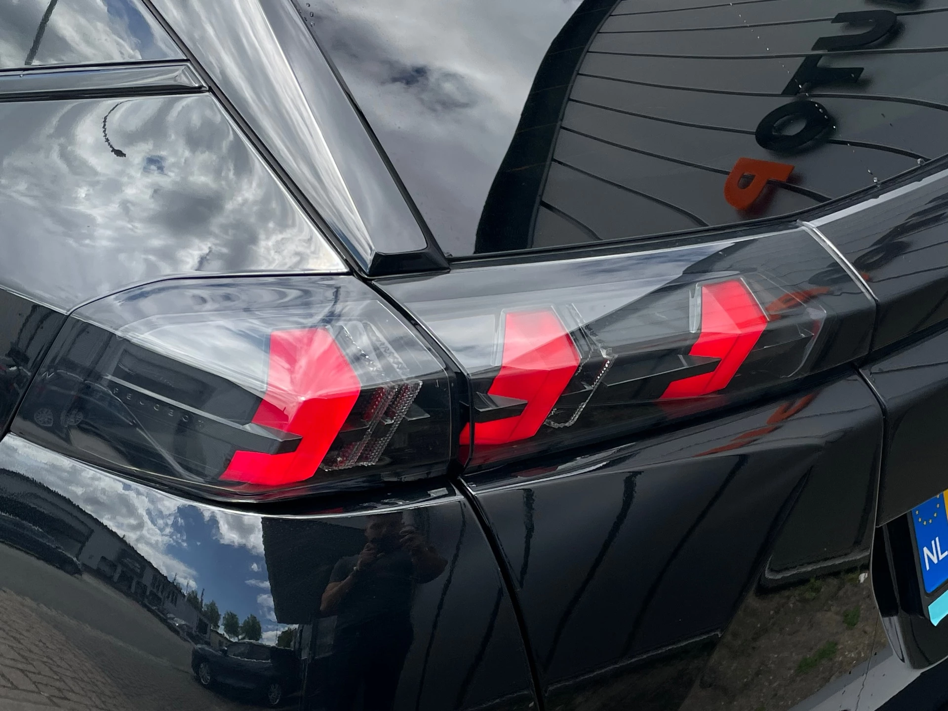 Hoofdafbeelding Peugeot e-2008