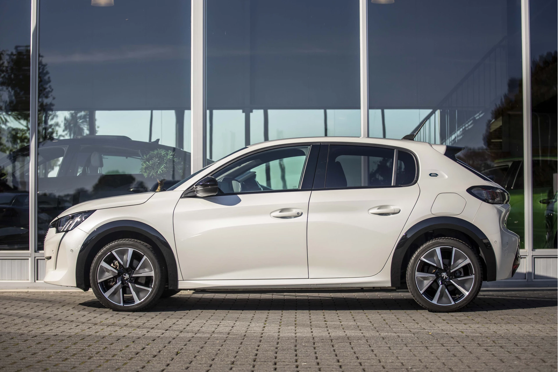 Hoofdafbeelding Peugeot e-208