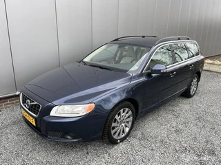 Hoofdafbeelding Volvo V70 Volvo V70 2.0T Momentum lees tekst