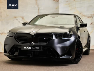 Hoofdafbeelding BMW M5 BMW M5 Limousine V8 M Hybrid, Direct leverbaar!, Frozen, pano, B&W, 21'', stl.ventilatie, tr.haak, leder, privacy