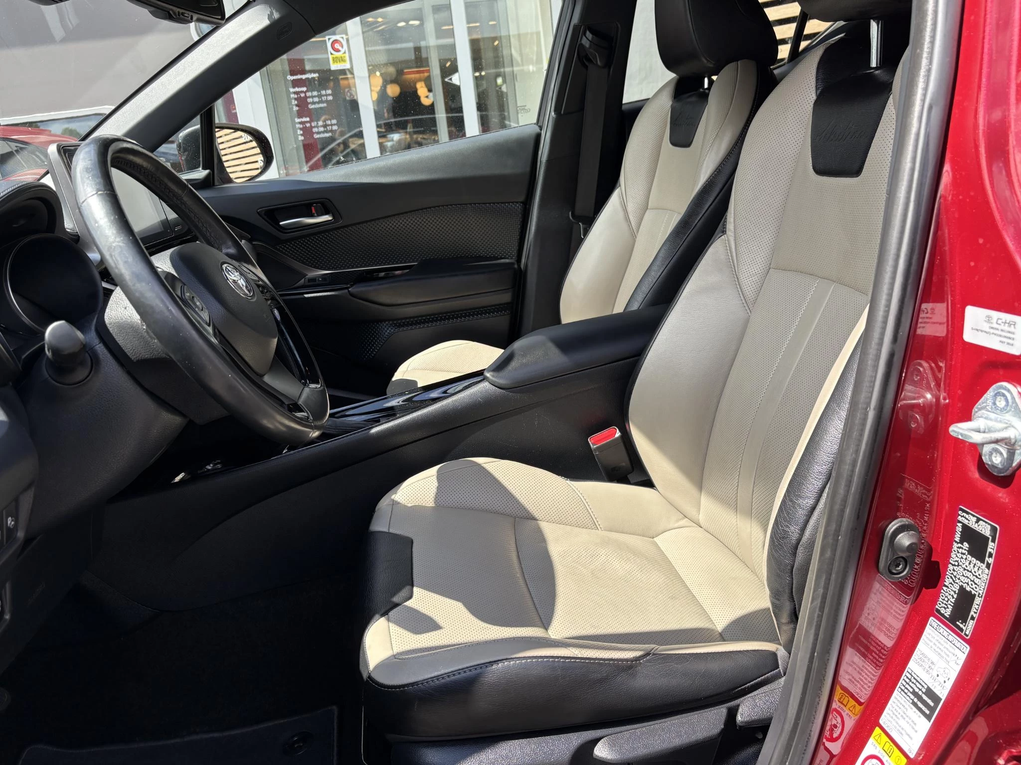 Hoofdafbeelding Toyota C-HR