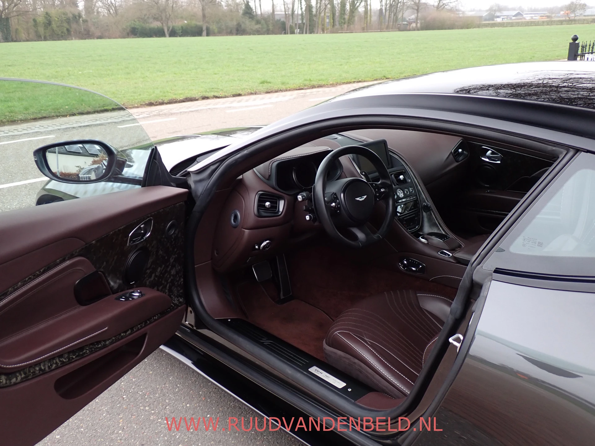 Hoofdafbeelding Aston Martin DB11