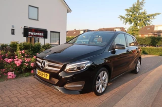 Hoofdafbeelding Mercedes-Benz B-Klasse Mercedes B-klasse 180 Aut f-1|PANORAMADAK|TREKHAAK|STOELVERWARMING|XENON-LED|FACELIFT|ZEER MOOI