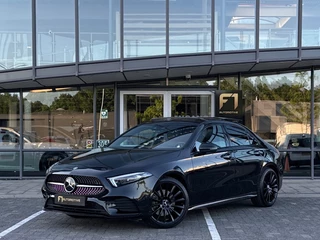 Hoofdafbeelding Mercedes-Benz A-Klasse Mercedes-Benz A-klasse 250 e AMG Pano|Sfeer|ACC|360c|HuD|BTW