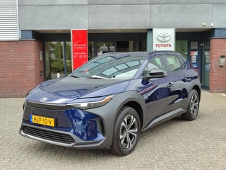 Toyota bZ4X 71 kWh VOORRAAD VOORDEEL VAN €45.995 VOOR €36.900!! DIRECT LEVERBAAR WARMTEPOMP 3-FASE LADEN 150 kW 18' LM-VELGEN KEYLESS CAMERA APPLE/ANDROID AD-CRUISE CLIMA