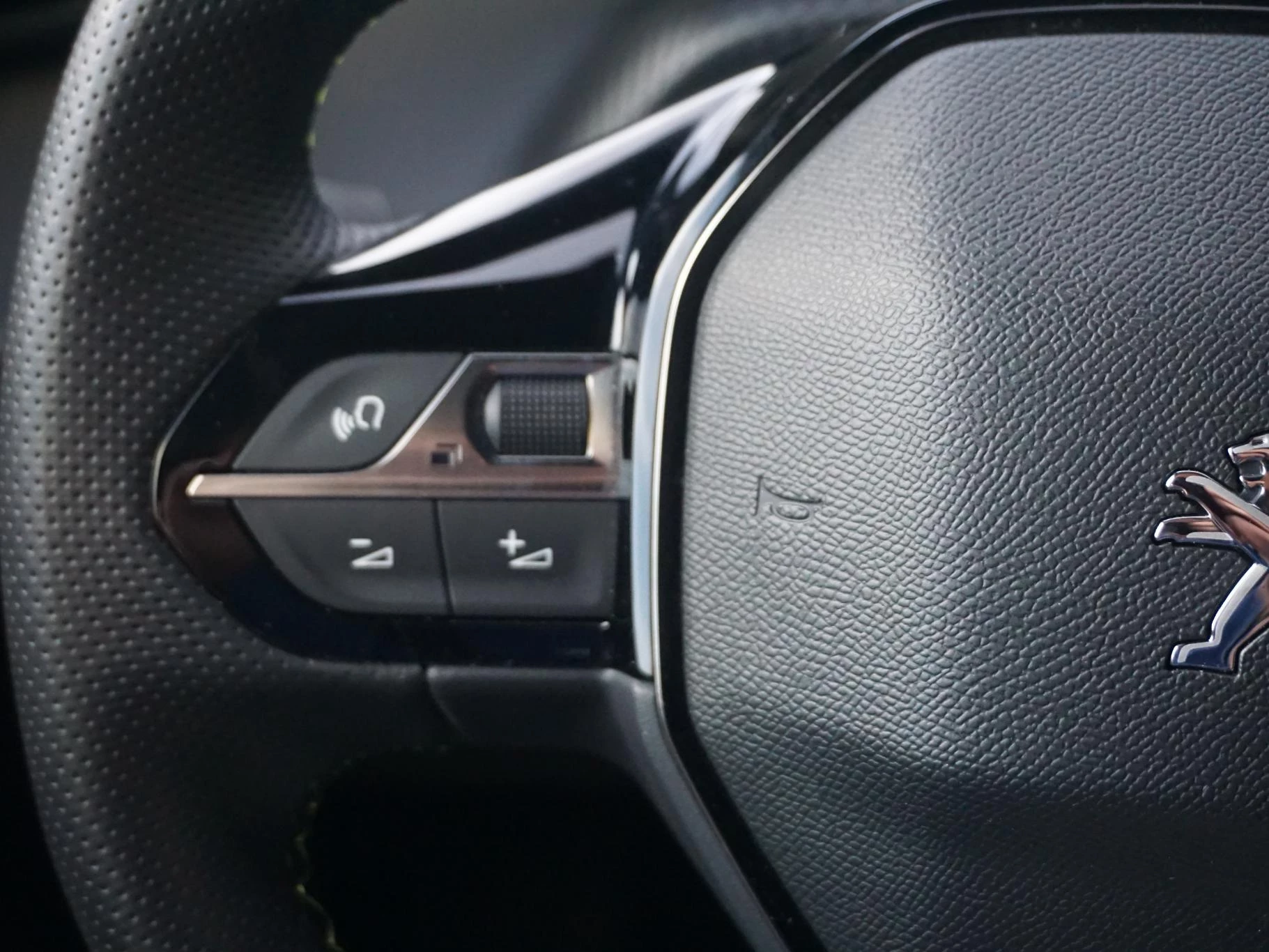 Hoofdafbeelding Peugeot e-208