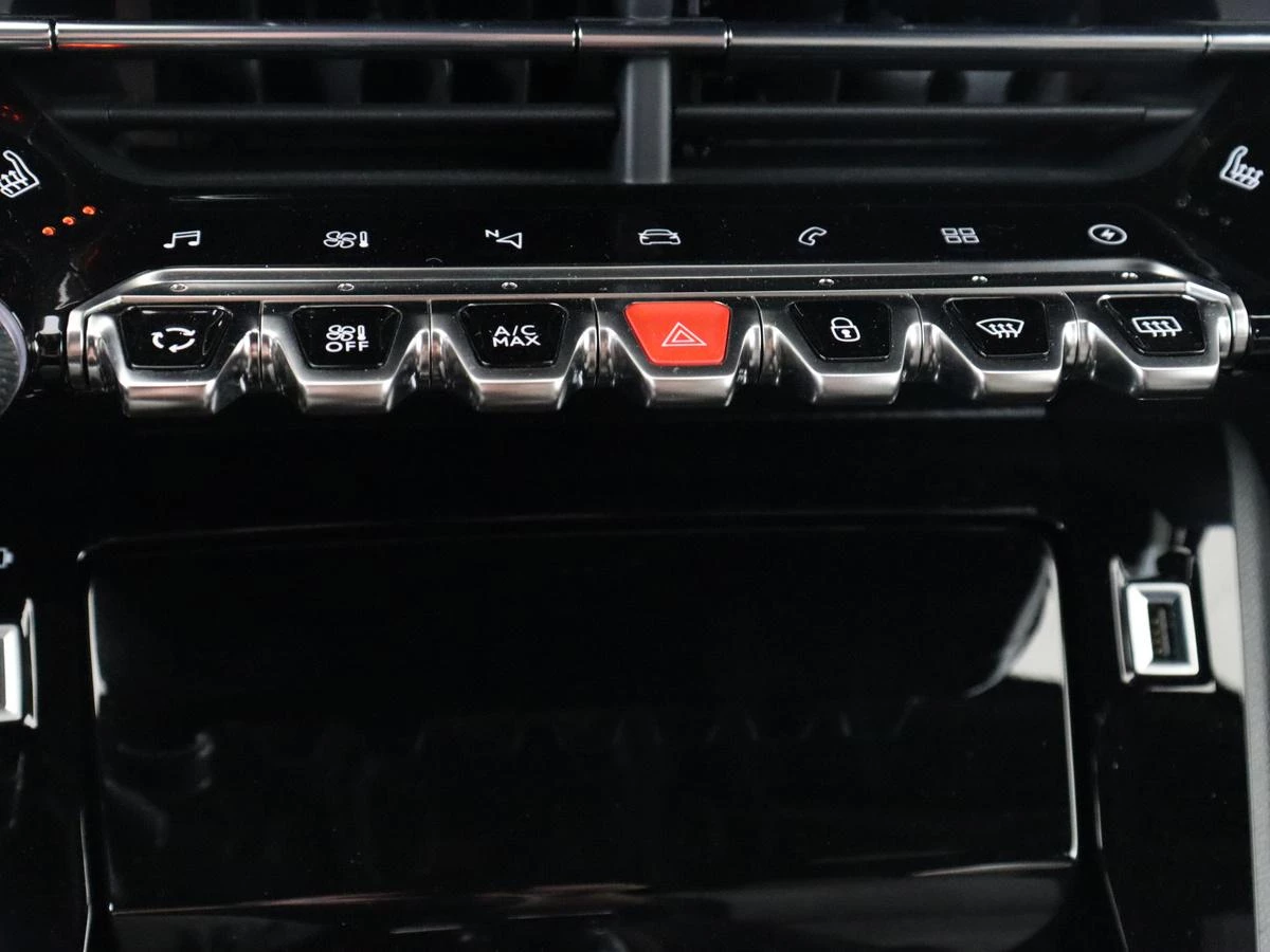 Hoofdafbeelding Peugeot e-2008