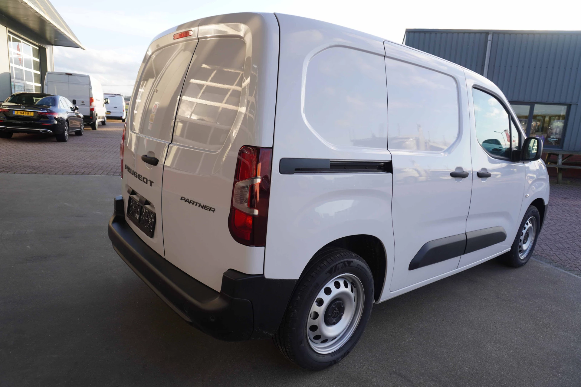 Hoofdafbeelding Peugeot Partner