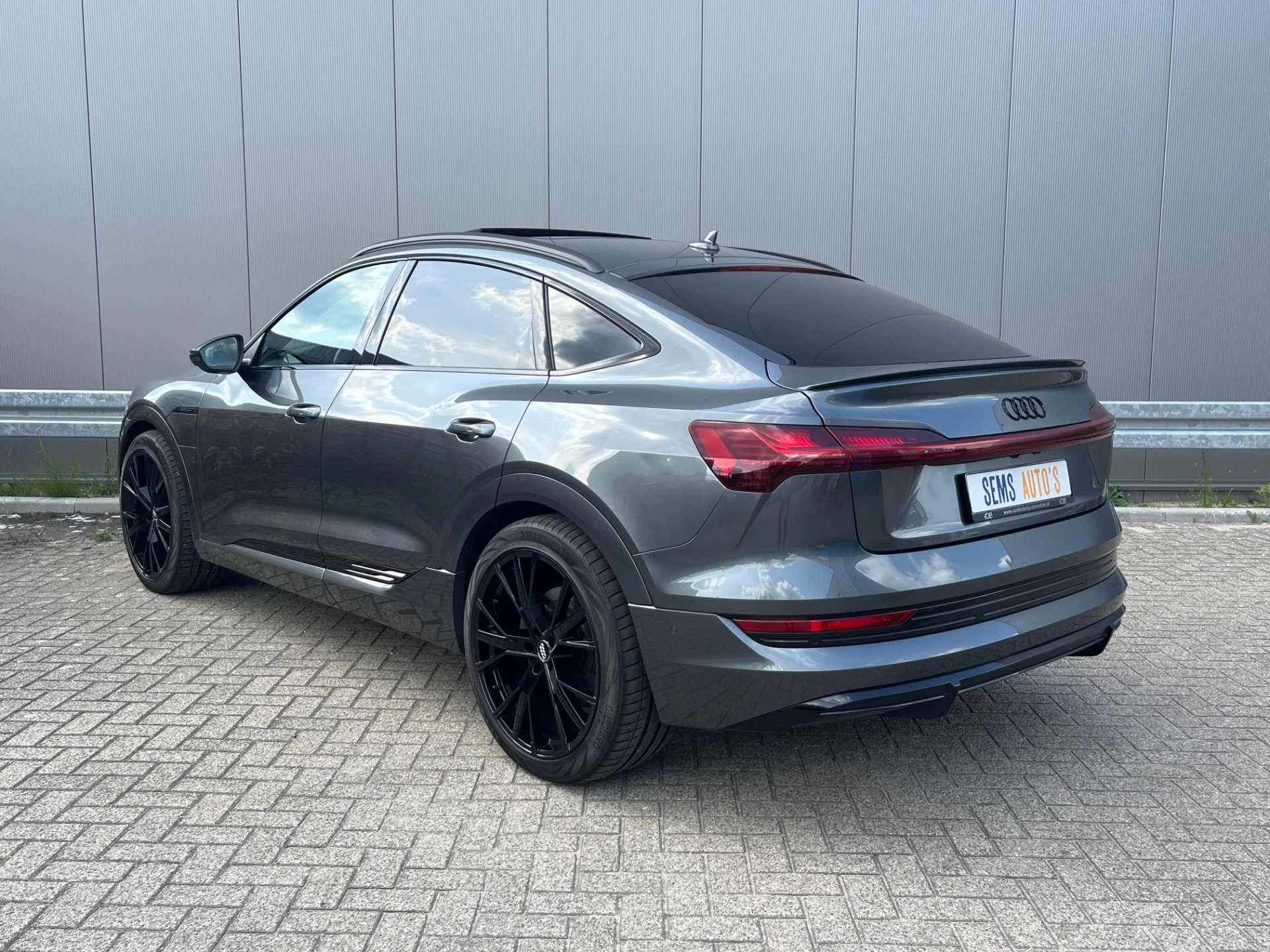 Hoofdafbeelding Audi e-tron