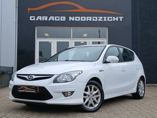 Hyundai i30 1.4i i-Motion blue drive/ A:C/elc ramen/sportvelgen/mistlampen/trekhaak Maandag tot Vrijdag geopend van 09.00 tot 18.00 uur en Zaterdag tot 17.00 uur 