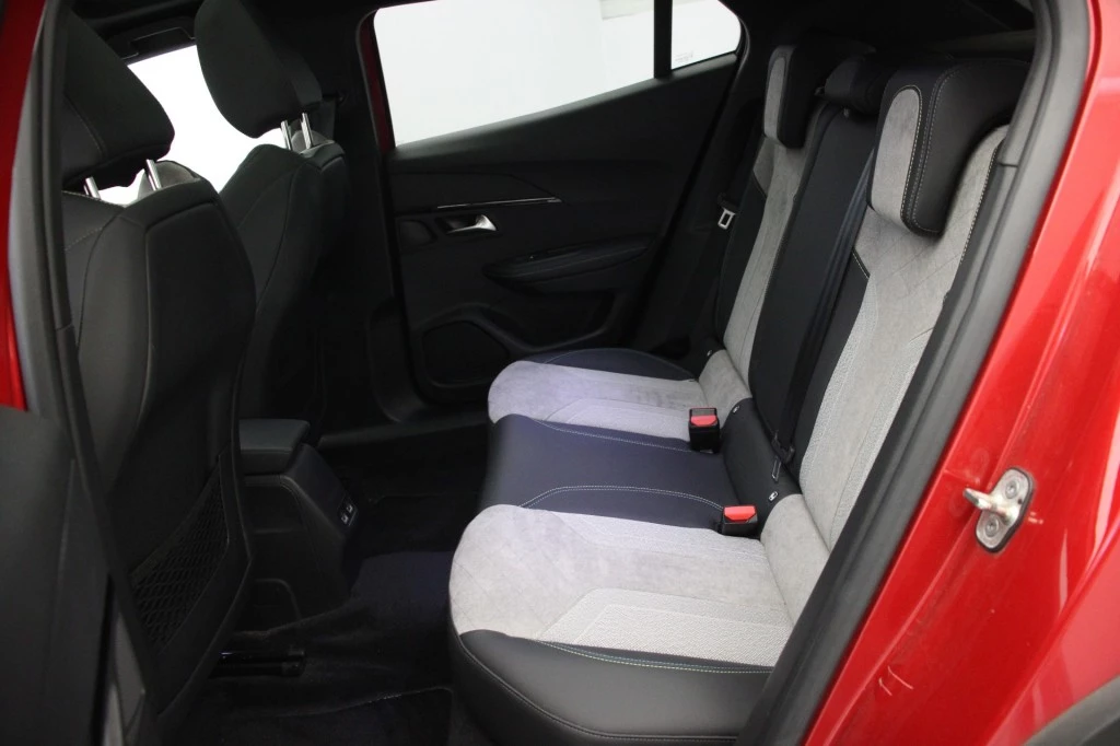 Hoofdafbeelding Peugeot e-2008