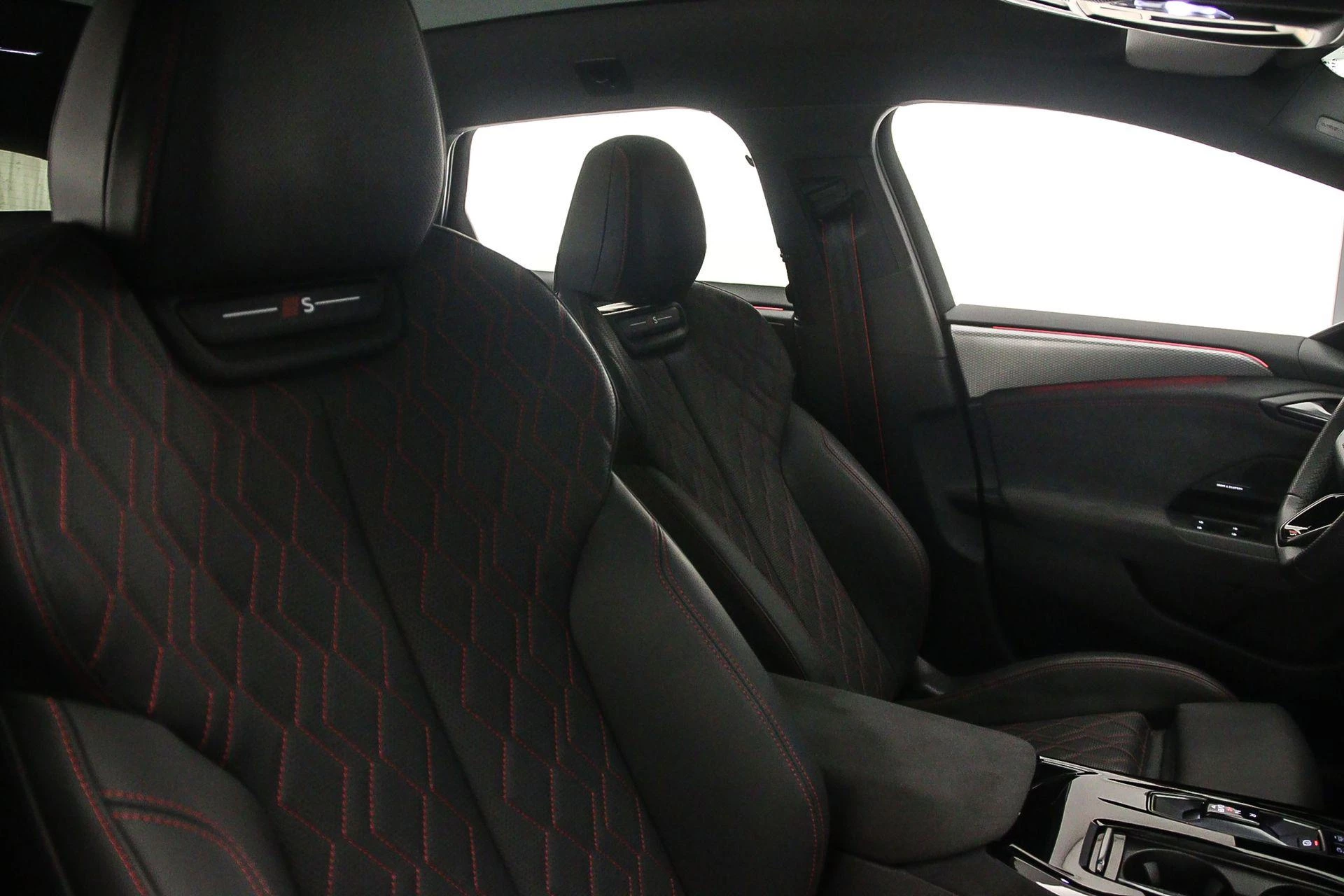 Hoofdafbeelding Audi A6 Avant e-tron