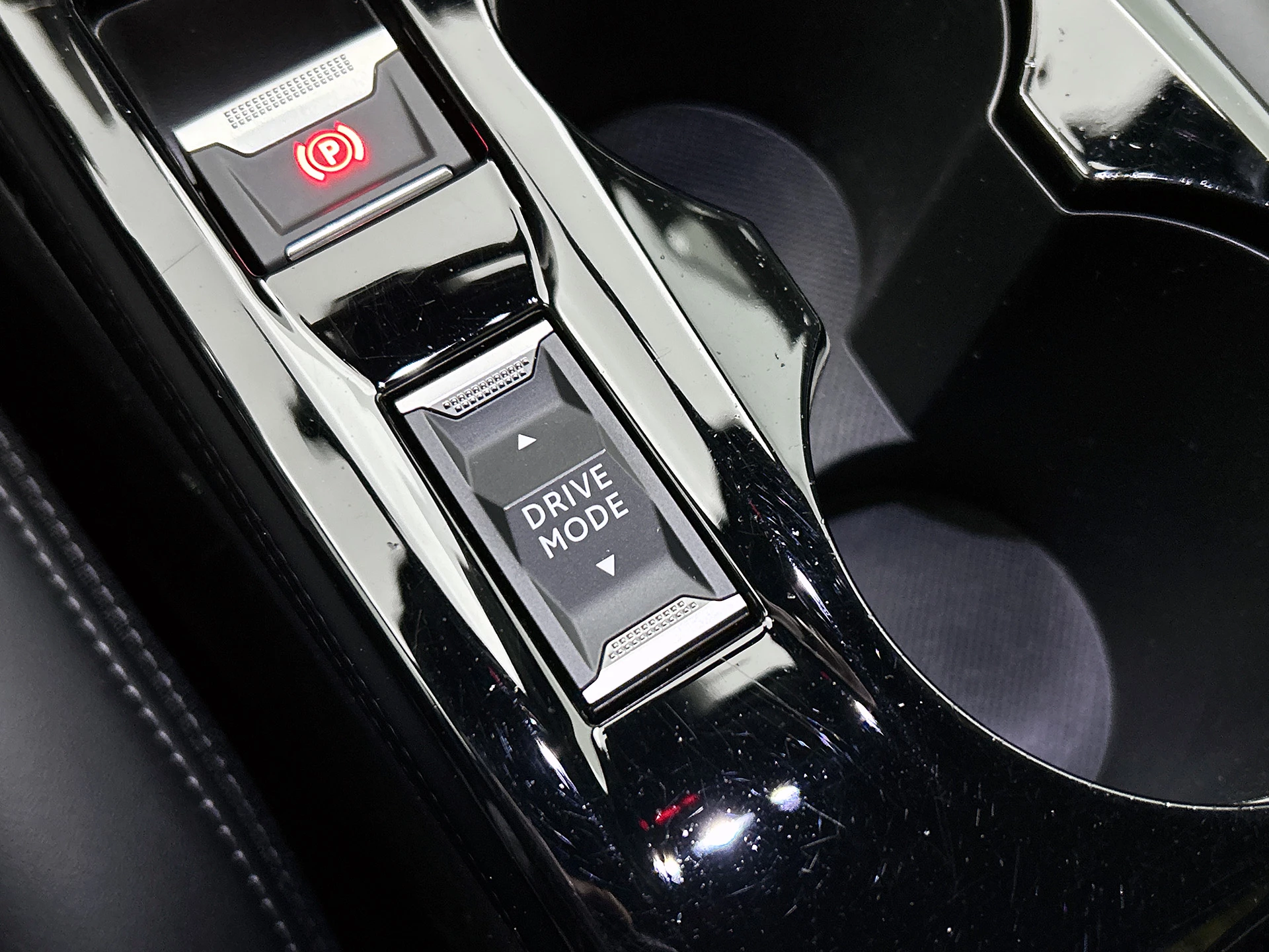 Hoofdafbeelding Peugeot e-2008