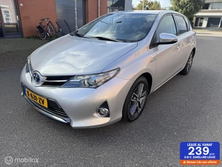 Hoofdafbeelding Toyota Auris Toyota Auris 1.8 Hybrid Executive lage KM ! All-in prijs