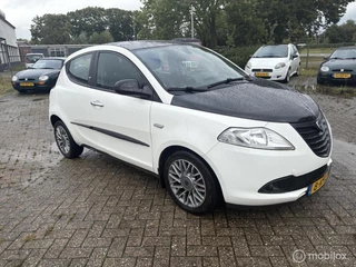 Hoofdafbeelding Lancia Ypsilon Lancia Ypsilon 0.9 TwinAir Silver