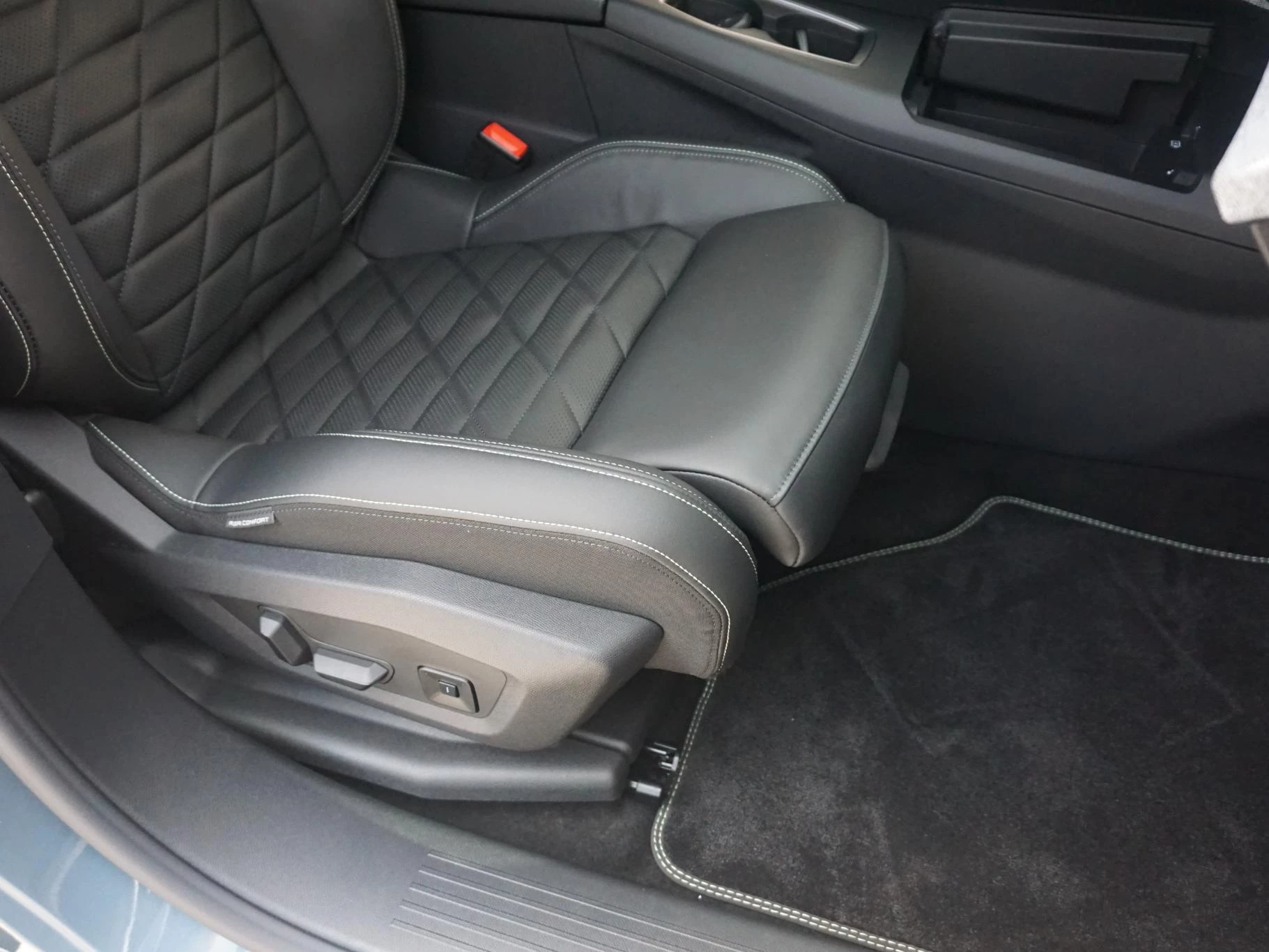 Hoofdafbeelding Peugeot e-5008