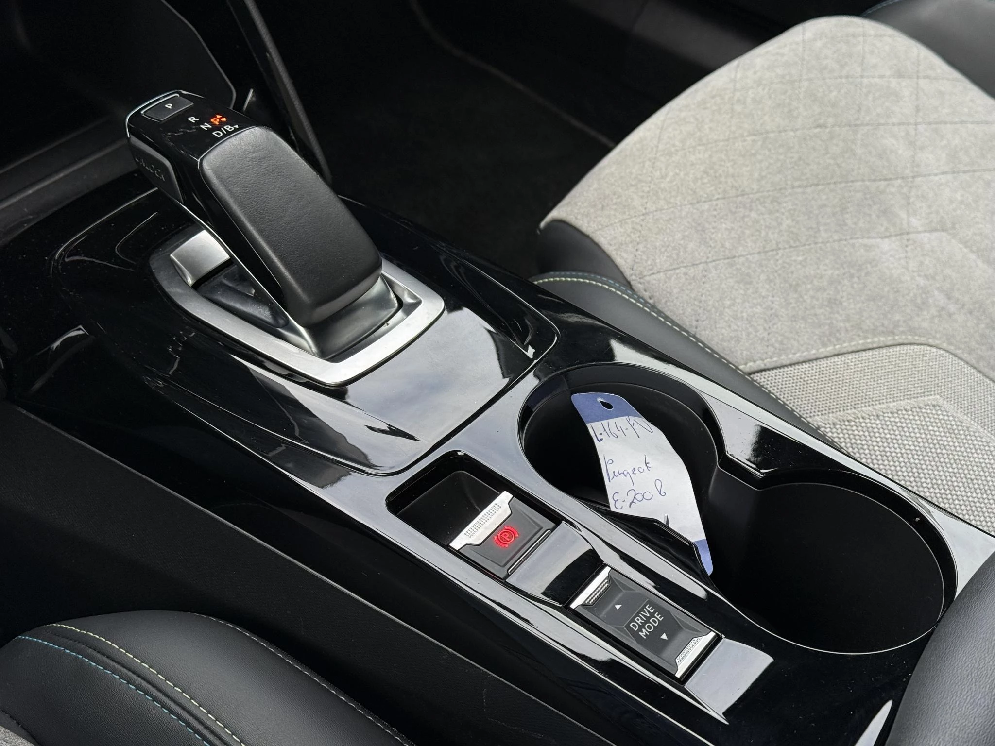 Hoofdafbeelding Peugeot e-2008