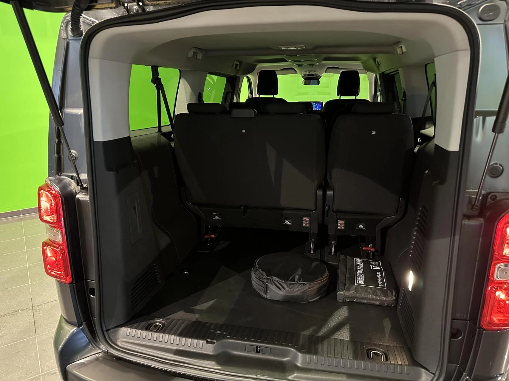 Hoofdafbeelding Peugeot e-Traveller