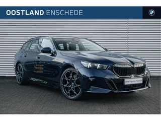 BMW 5 Serie Touring 550e xDrive M Sport Automaat / Panoramadak / Trekhaak / Adaptief onderstel professional / Stoelventilatie / Adaptieve LED / Stoelverwarming / Live Cockpit Professional