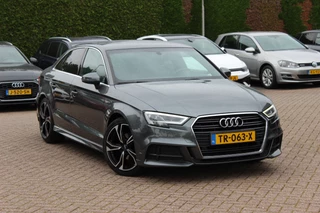 Audi A3 Limousine 1.5 TFSI CoD Sport S Line Edition / Navigatie / Parkeerhulp V+A / 18'' / Half Leder / Sportstoelen / Cruise Control