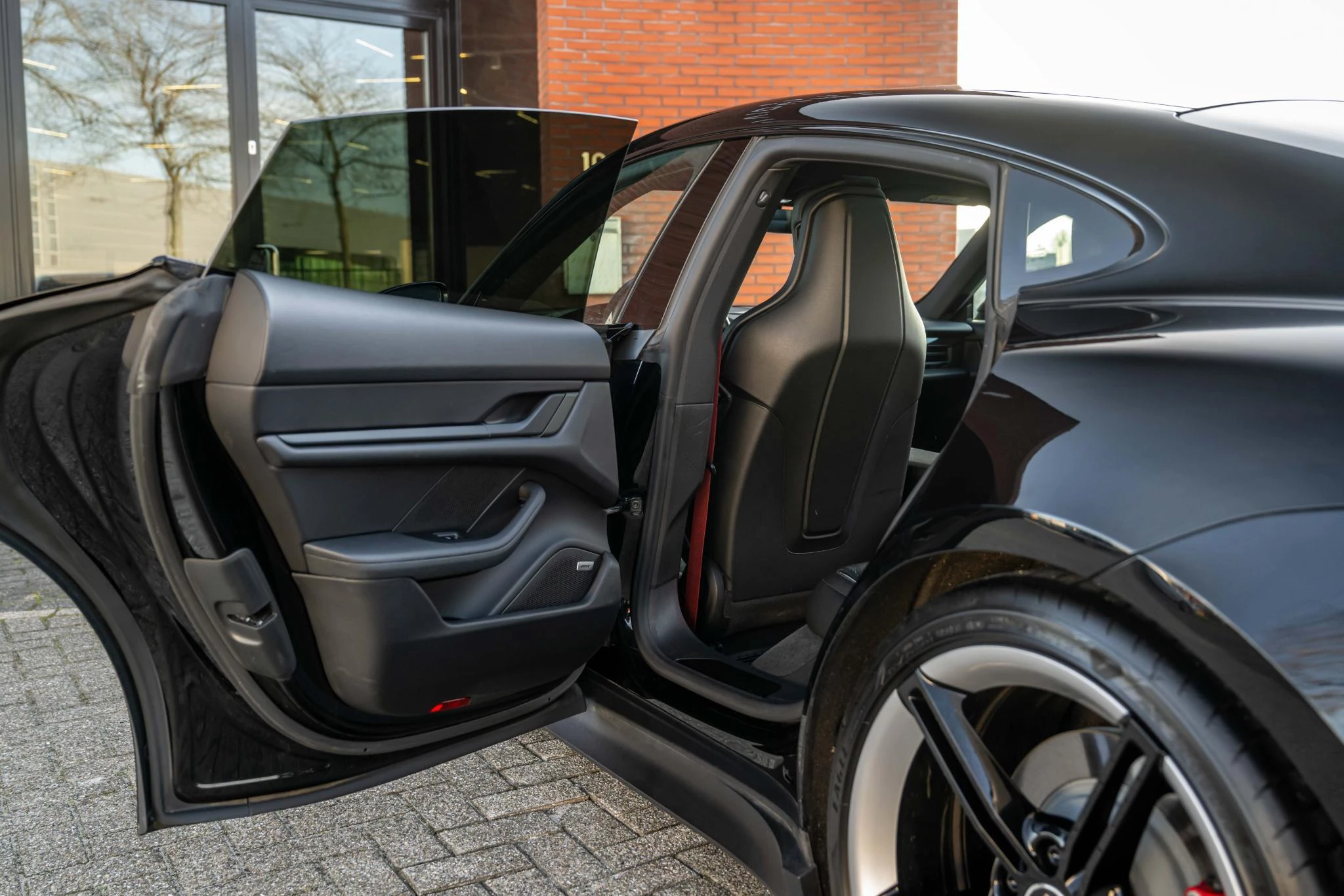 Hoofdafbeelding Porsche Taycan