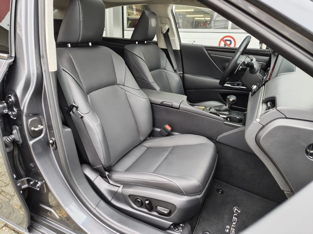 Hoofdafbeelding Lexus ES