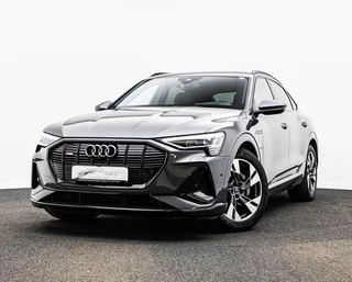 Hoofdafbeelding Audi e-tron Audi e-tron Sportback 55 Quattro S-LINE 95 kWh (300kW/408pk) ** S-LINE, LEDER, ACC, HuD, PANORAMA, 20-inch LMV, ** 1e EIG - UNFALLFREI ** ** INFORMEER OOK NAAR ONZE AANTREKKELIJKE FINANCIAL-LEASE TARIEVEN **