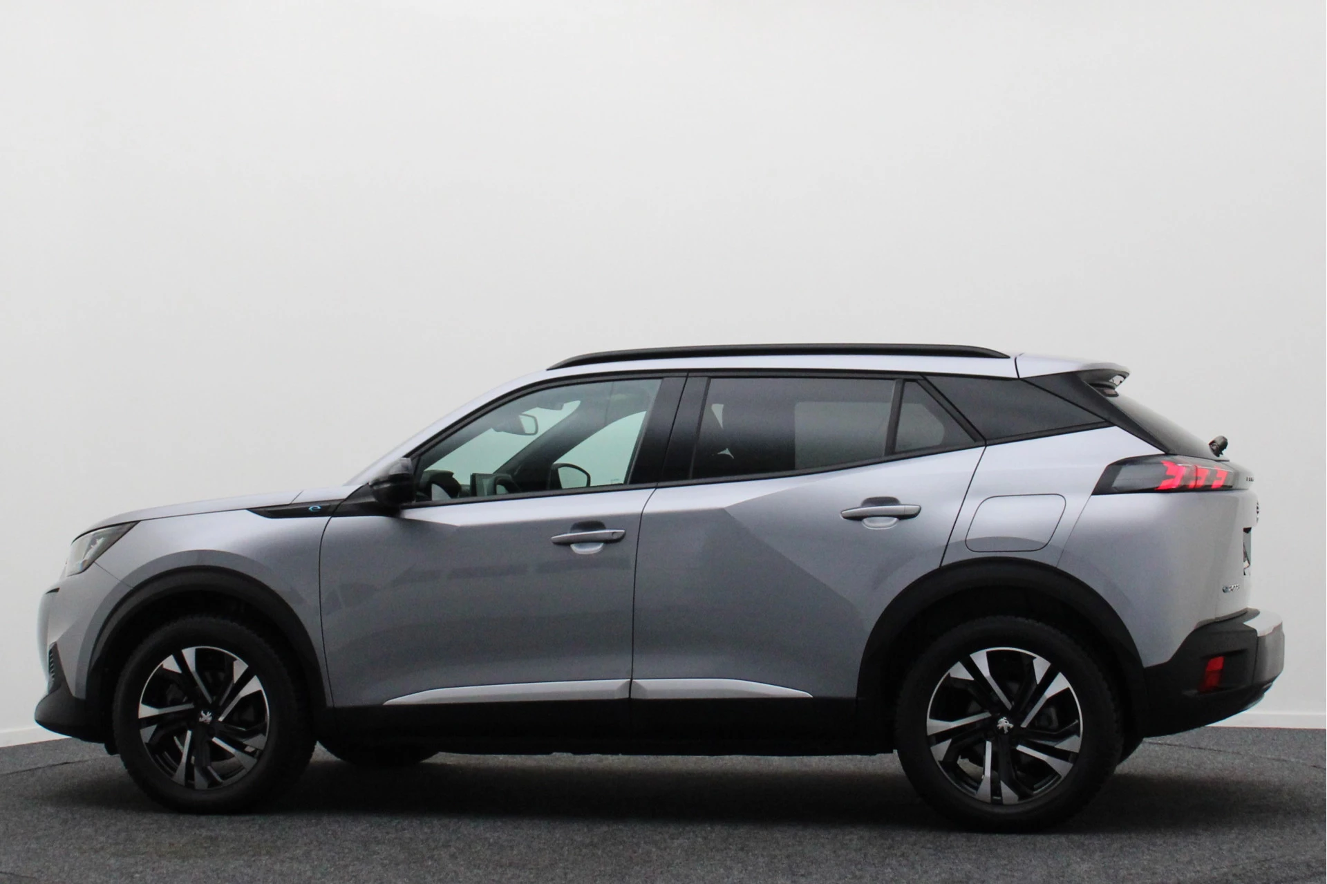 Hoofdafbeelding Peugeot e-2008