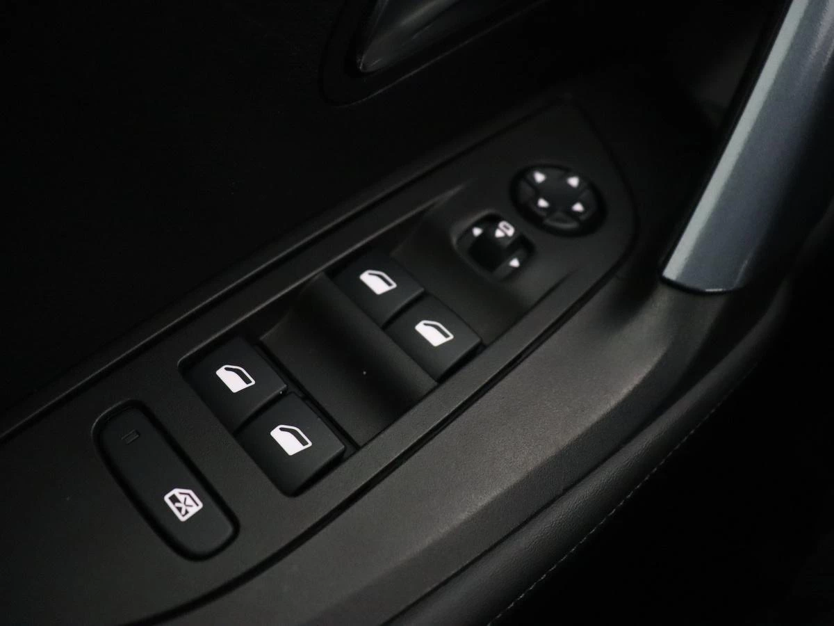 Hoofdafbeelding Peugeot e-2008