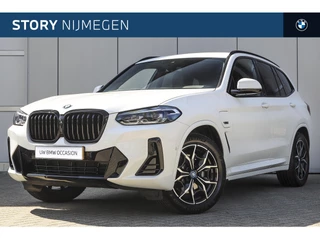 Hoofdafbeelding BMW X3 BMW X3 xDrive30e High Executive M Sport Automaat / Trekhaak / Parking Assistant / Stoelverwarming / Sport Steering / Extra getint glas achter