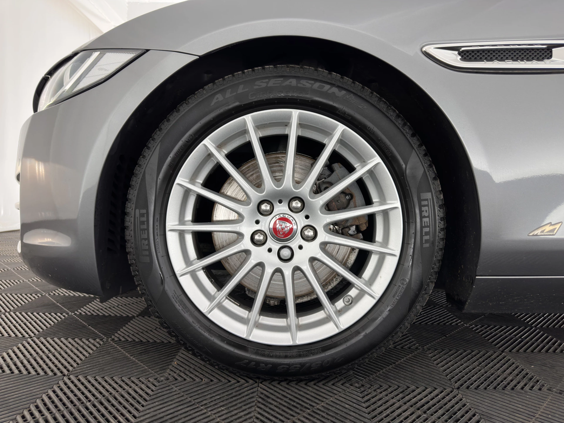 Hoofdafbeelding Jaguar XE
