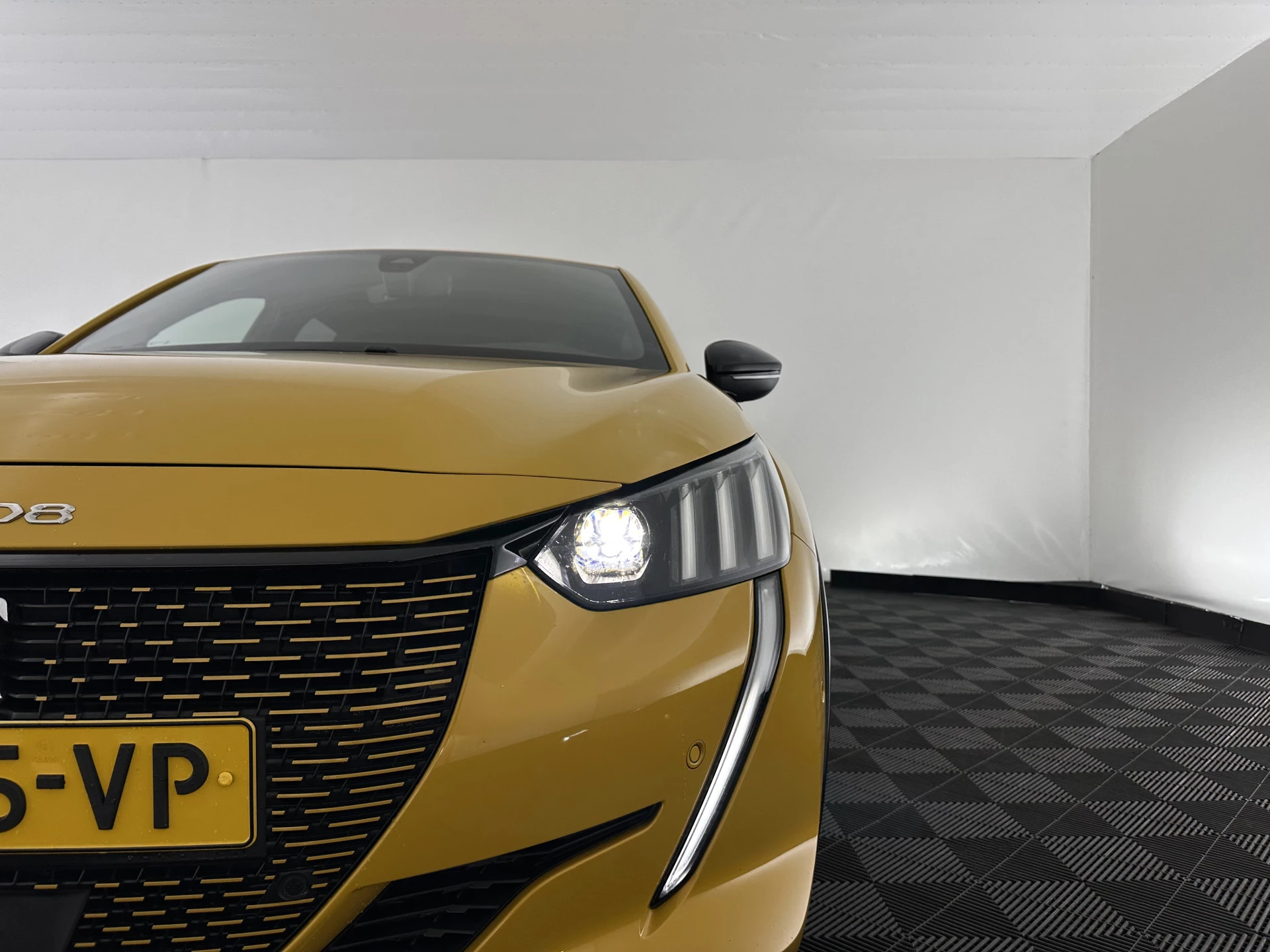 Hoofdafbeelding Peugeot e-208