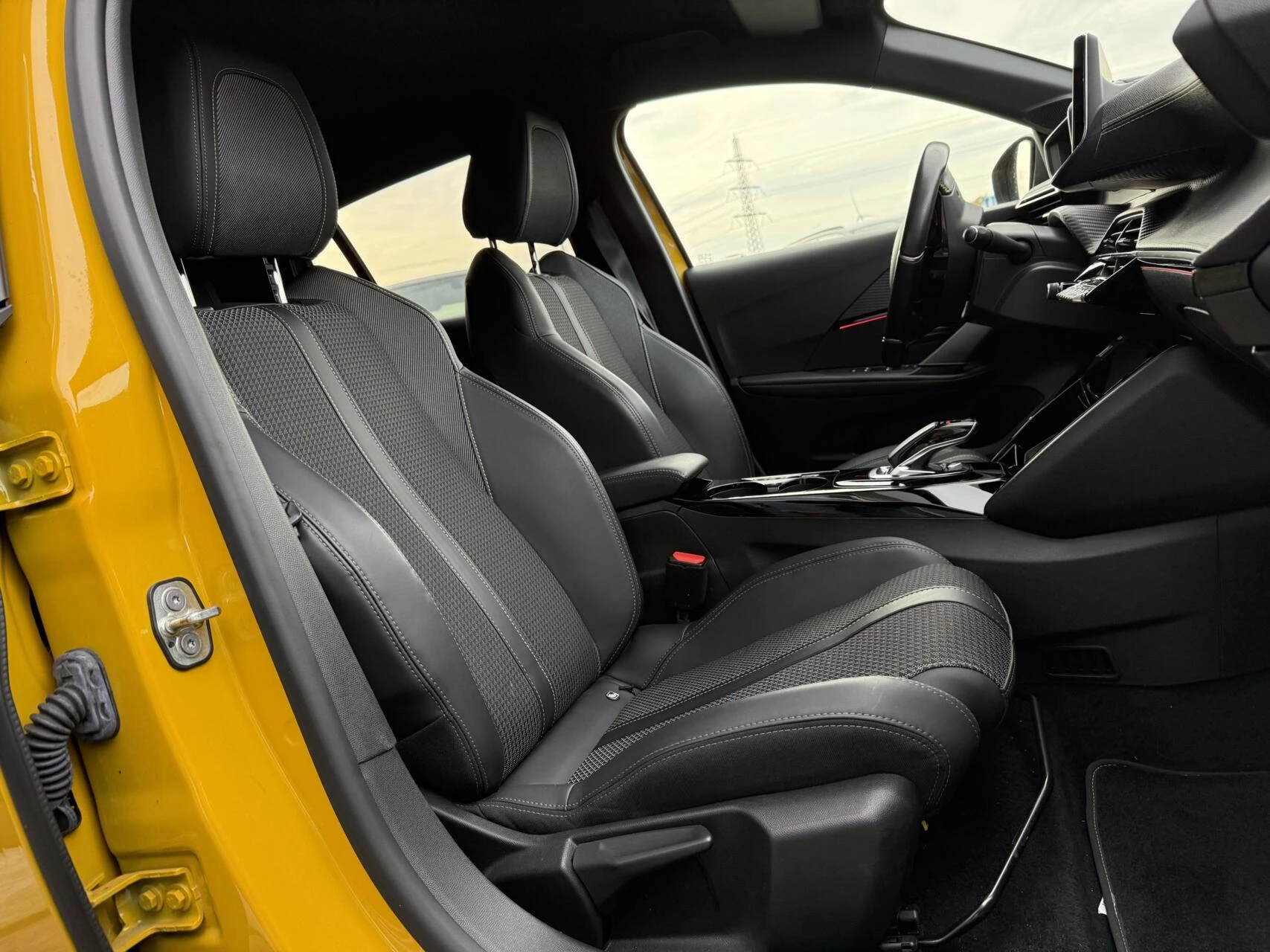 Hoofdafbeelding Peugeot e-208