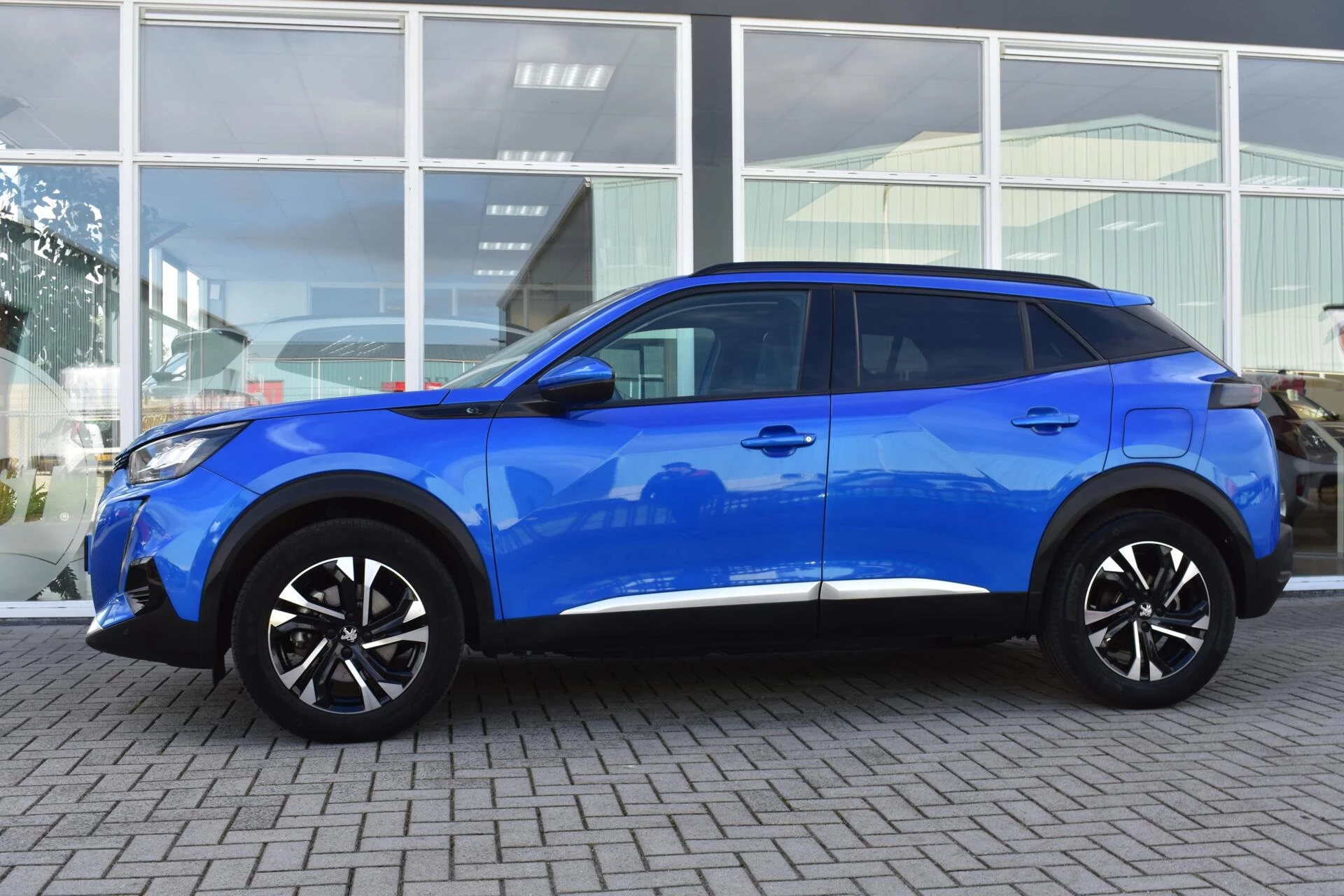 Hoofdafbeelding Peugeot e-2008