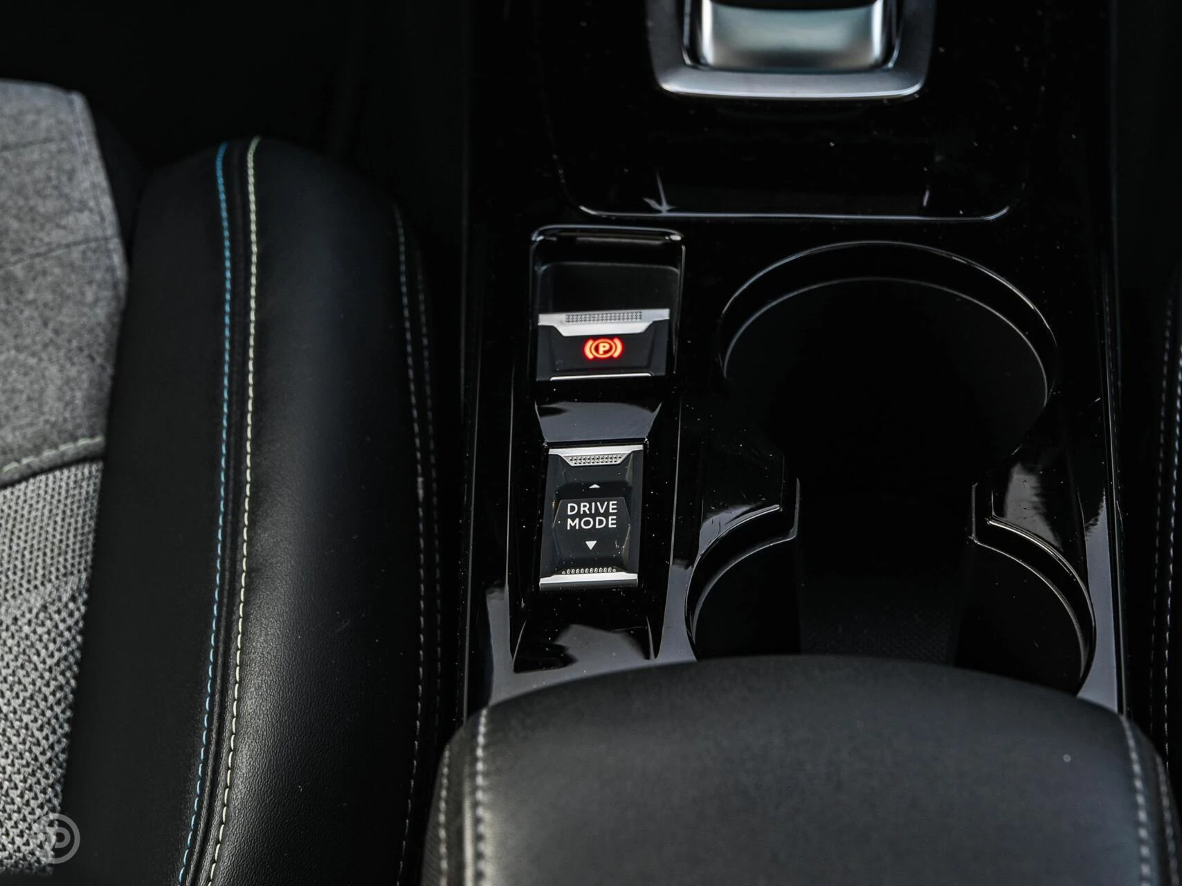 Hoofdafbeelding Peugeot e-2008