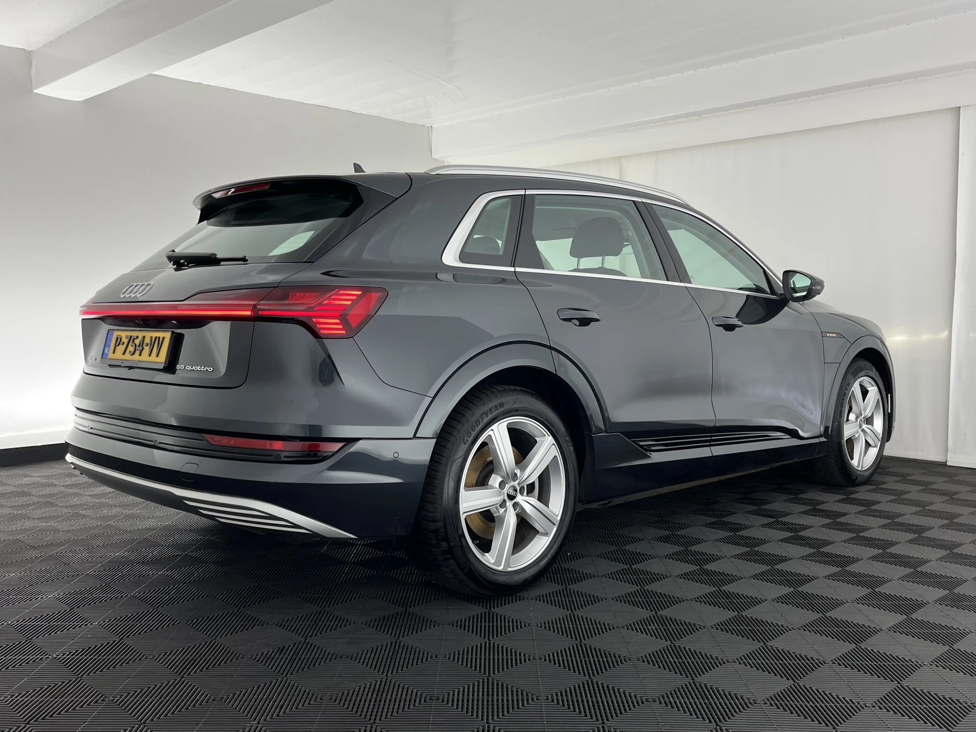 Hoofdafbeelding Audi e-tron