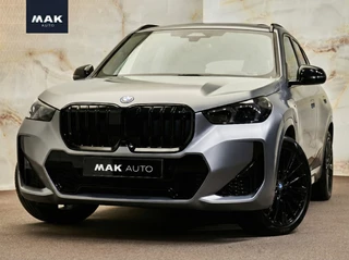 BMW X1 xDrive30e M Sport Pro, M stoelen, pano, tr.haak, H/K, 20", HUD, ACC, keyless, privacy