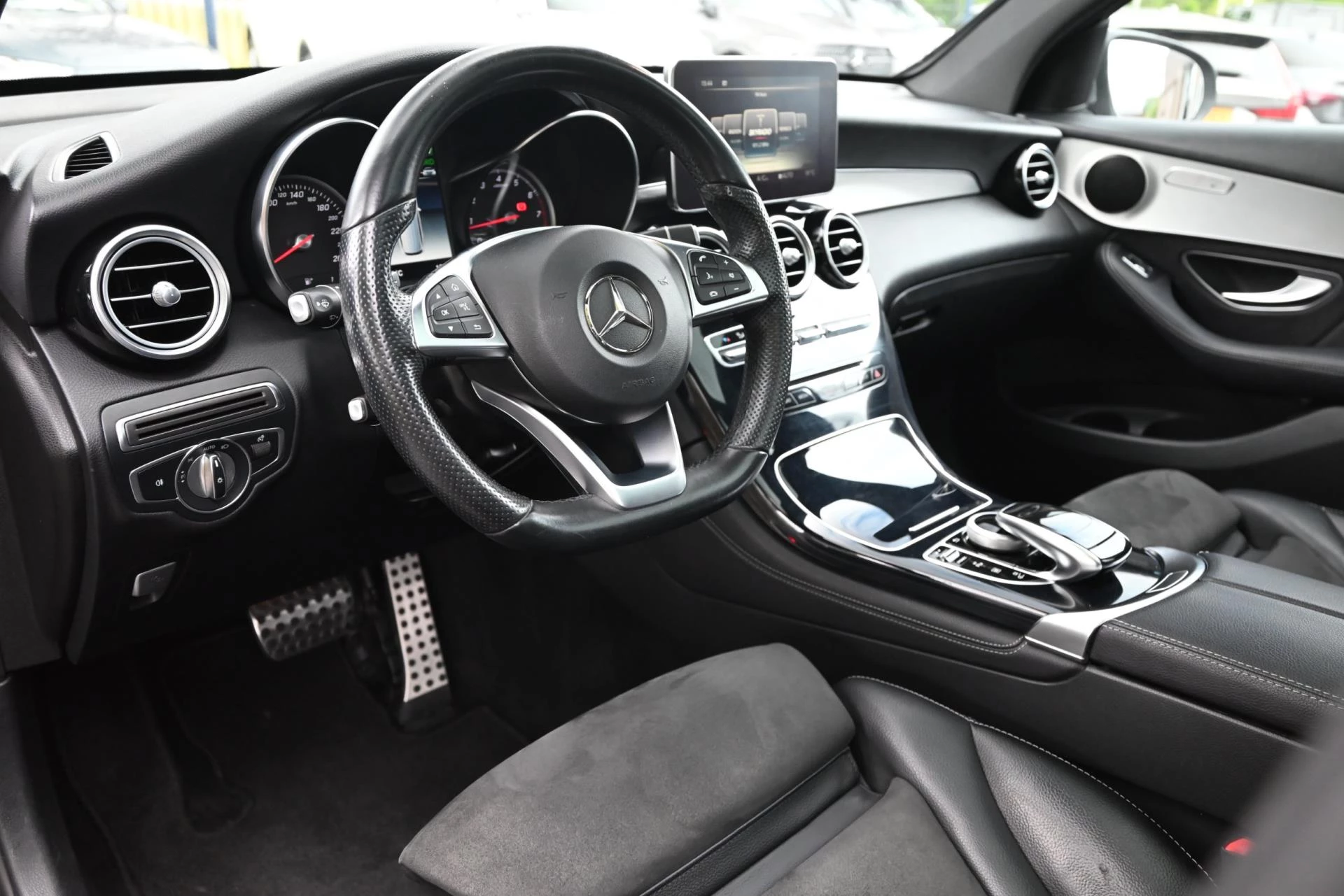 Hoofdafbeelding Mercedes-Benz GLC