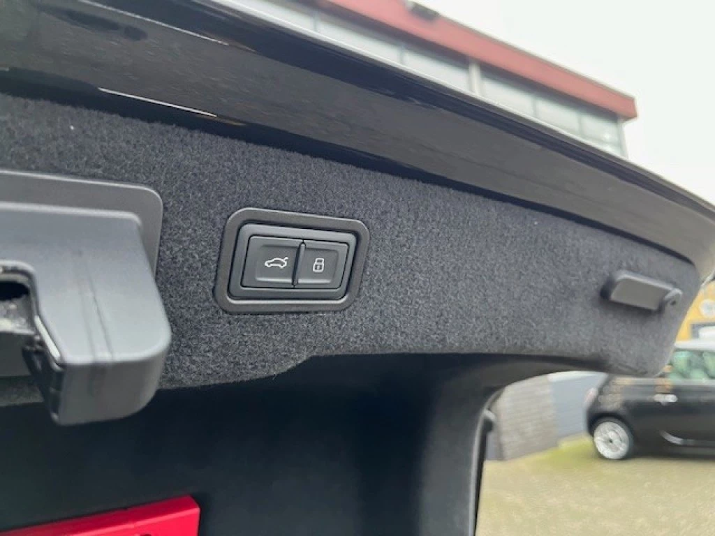 Hoofdafbeelding Audi A8