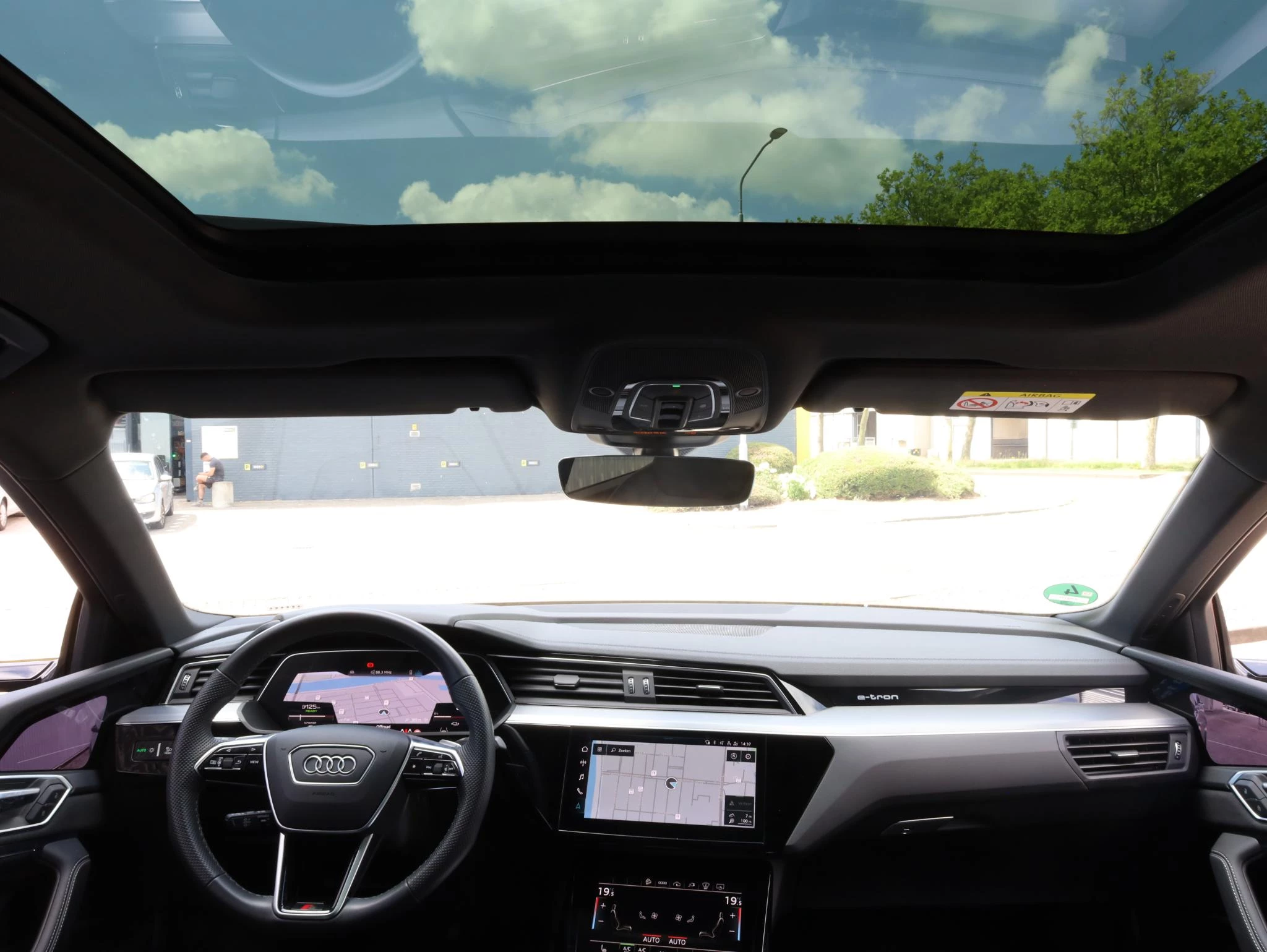 Hoofdafbeelding Audi e-tron
