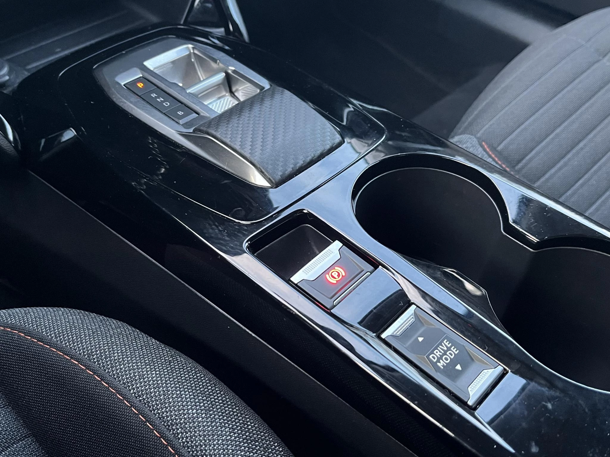 Hoofdafbeelding Peugeot e-2008