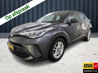 Toyota C-HR 1.8 Hybrid Active (98 PK) 1e-Eig. & Keurig-Onderh. BOVAG-Garantie. NL-Auto. Navigatie/Apple-Carplay/Android-Auto, Adaptive-Cruisecontrol, Keyless-Start, Achteruitrijcamera, DAB, Lm-Velgen-17Inch, Privacy-Glas