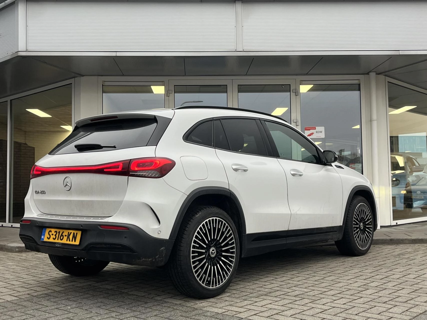 Hoofdafbeelding Mercedes-Benz EQA