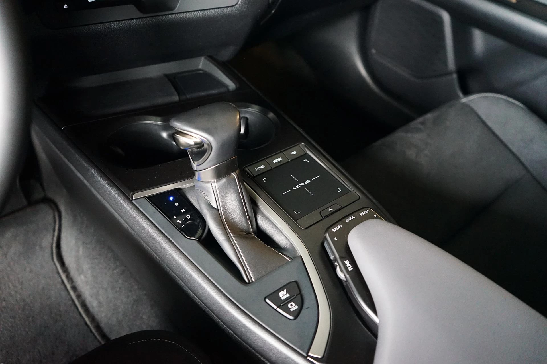 Hoofdafbeelding Lexus UX