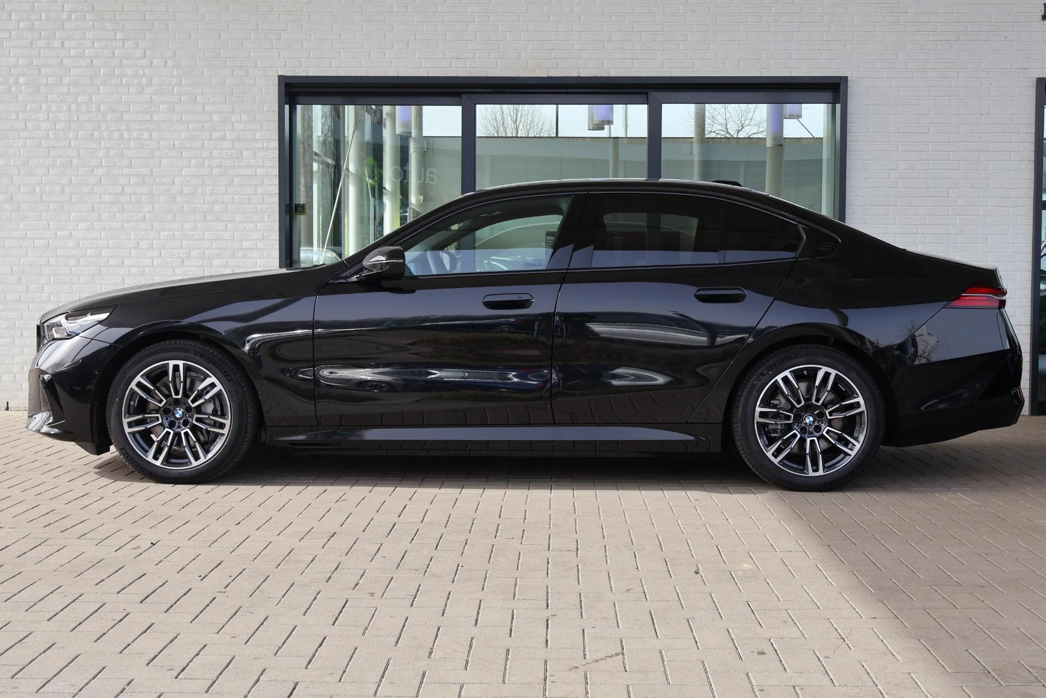 Hoofdafbeelding BMW i5
