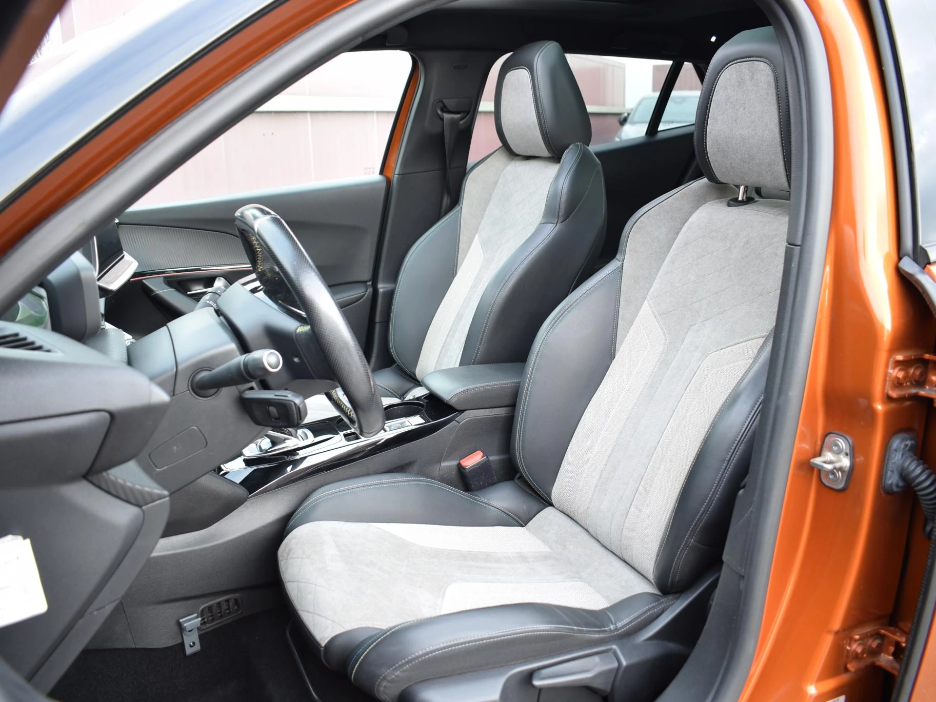 Hoofdafbeelding Peugeot e-2008