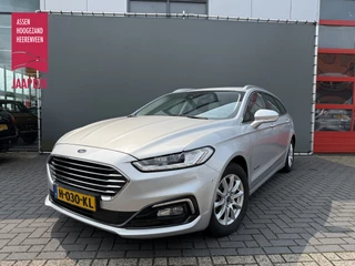 Hoofdafbeelding Ford Mondeo Ford Mondeo Wagon BWJ 2020 2.0 141 PK IVCT HEV Titanium AUTOMAAT / APPLE CARPLAY / ANDROID AUTO / NAVI / CLIMA / ADPATIVE CRUSE / STOELVERW. / VOORRUITVERW. / ELEKTRISCHE ACHTERKLEP / ELEKTRISCHE STOELVERW. / CAMERA / LMV / PDC
